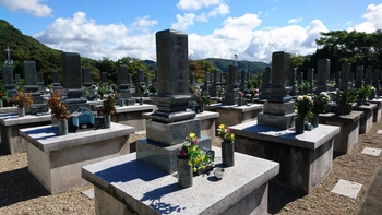 永く続く自然の中で大切な方を偲ぶ