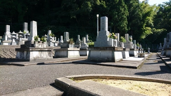 豊かな自然と落ち着いた雰囲気の公営霊園