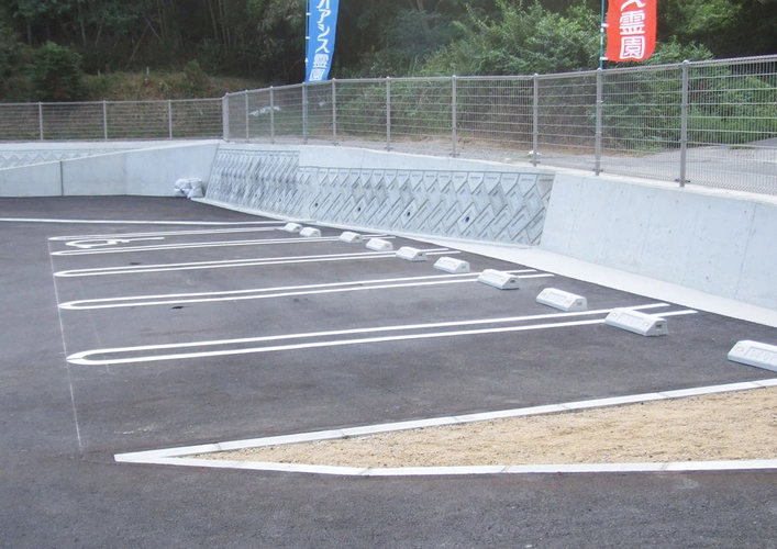 オアシス霊園 滝 駐車場の写真