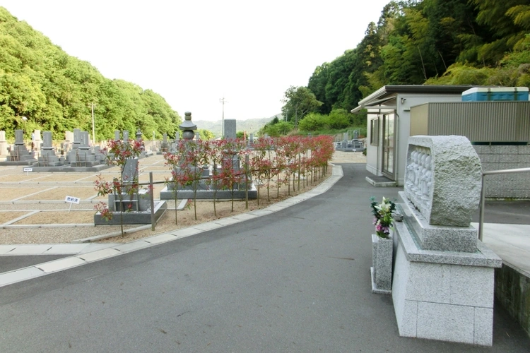 オアシス霊園 滝 