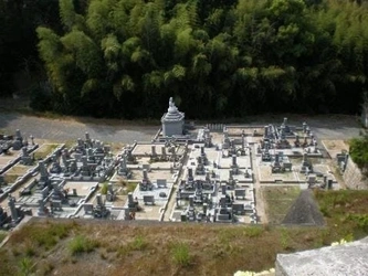 緑豊かな妙忍寺墓地