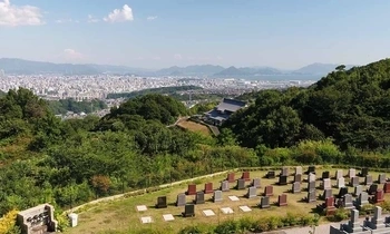 瀬戸内海を望む、豊かな自然に囲まれた「ふれあい聖地霊園」