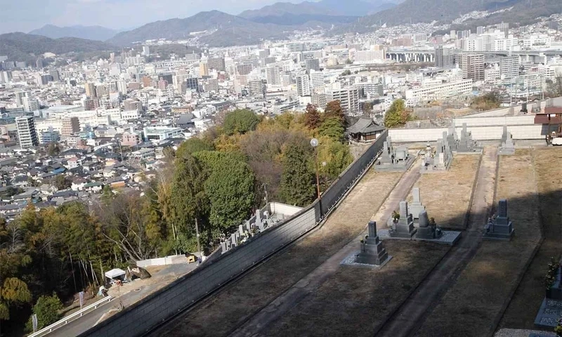 黄金山墓苑 