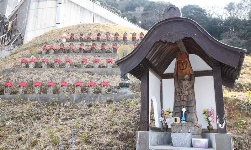 黄金山墓苑 