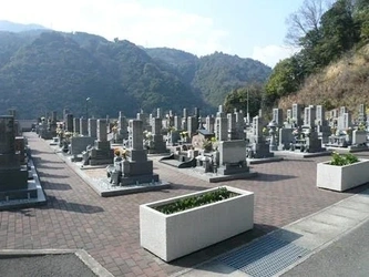 豊かな自然と落ち着いた雰囲気の寺院墓地