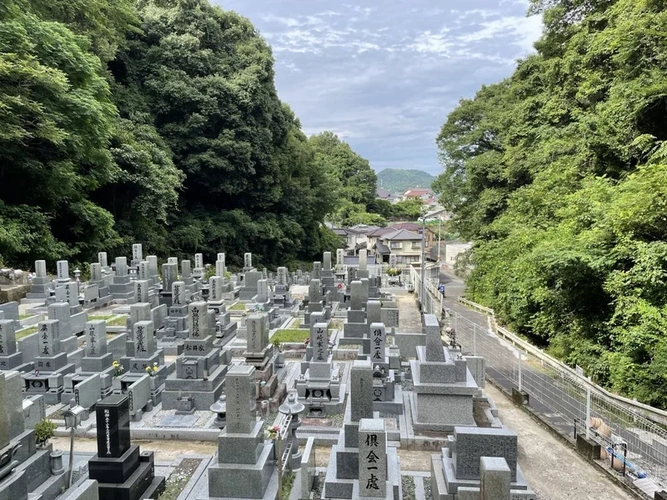 微妙寺 紅葉墓園