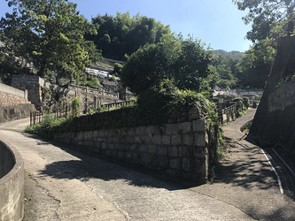 駐車場完備でアクセス便利な「呉市営 望地墓地」