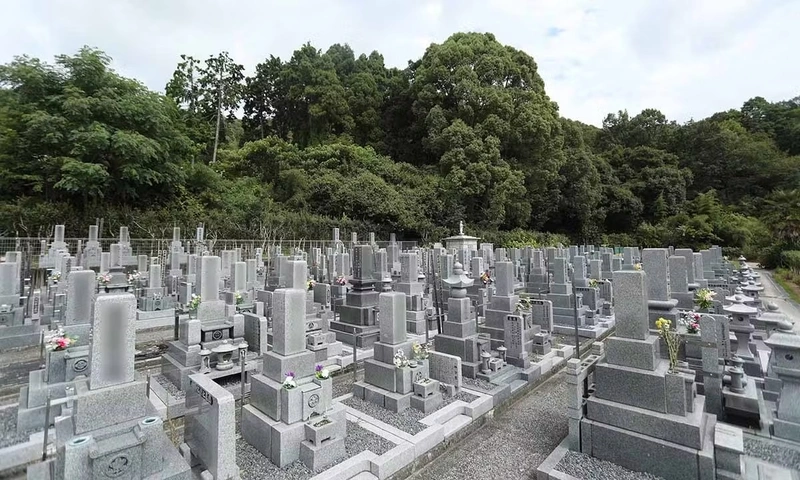 観音寺五日市墓苑 