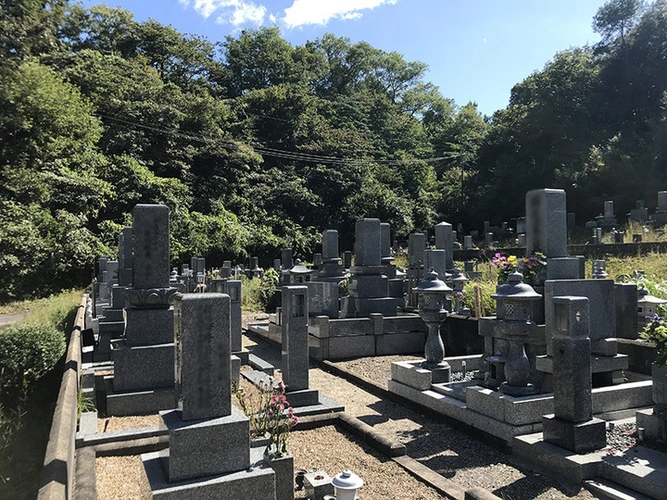 三次市粟屋墓地 