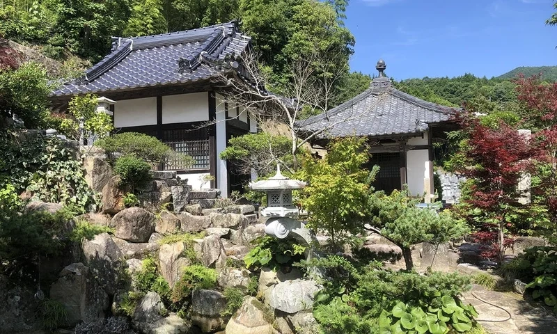 欽明寺永代供養塔 