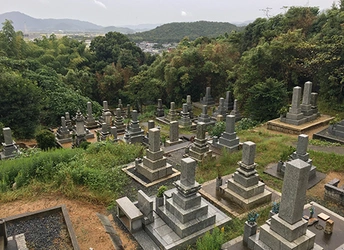 緑豊かな防府市営 岡山墓地