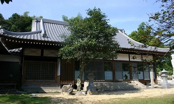 宗教不問の寺院墓地