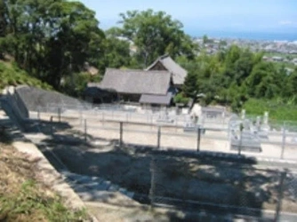 宗教不問の寺院墓地