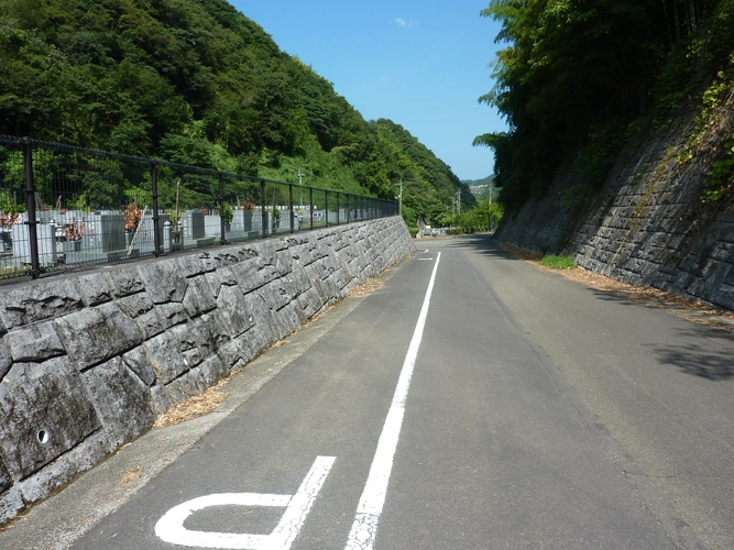 松山市営 横谷霊園 駐車場の写真