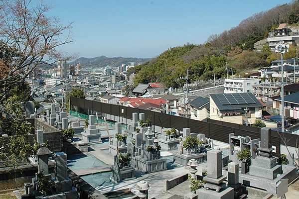 松山市 来迎寺境内墓地