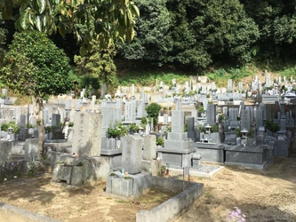 豊かな自然と落ち着いた雰囲気の寺院墓地