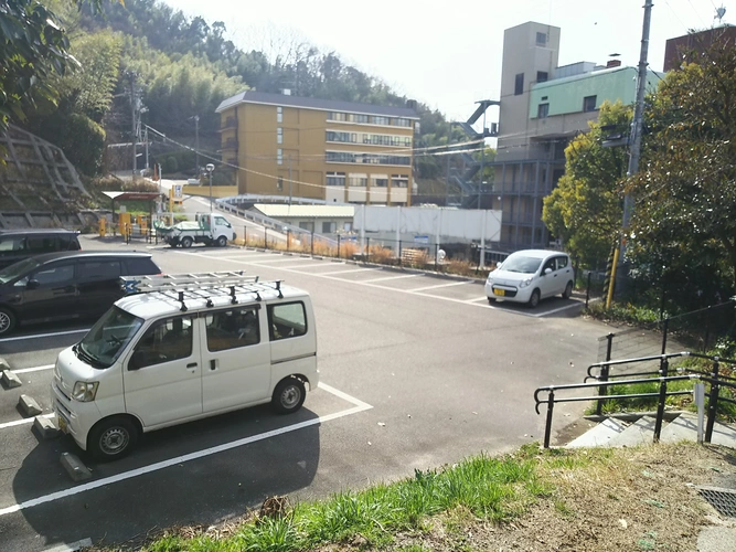 松山市営 鷺谷墓地 駐車場の写真